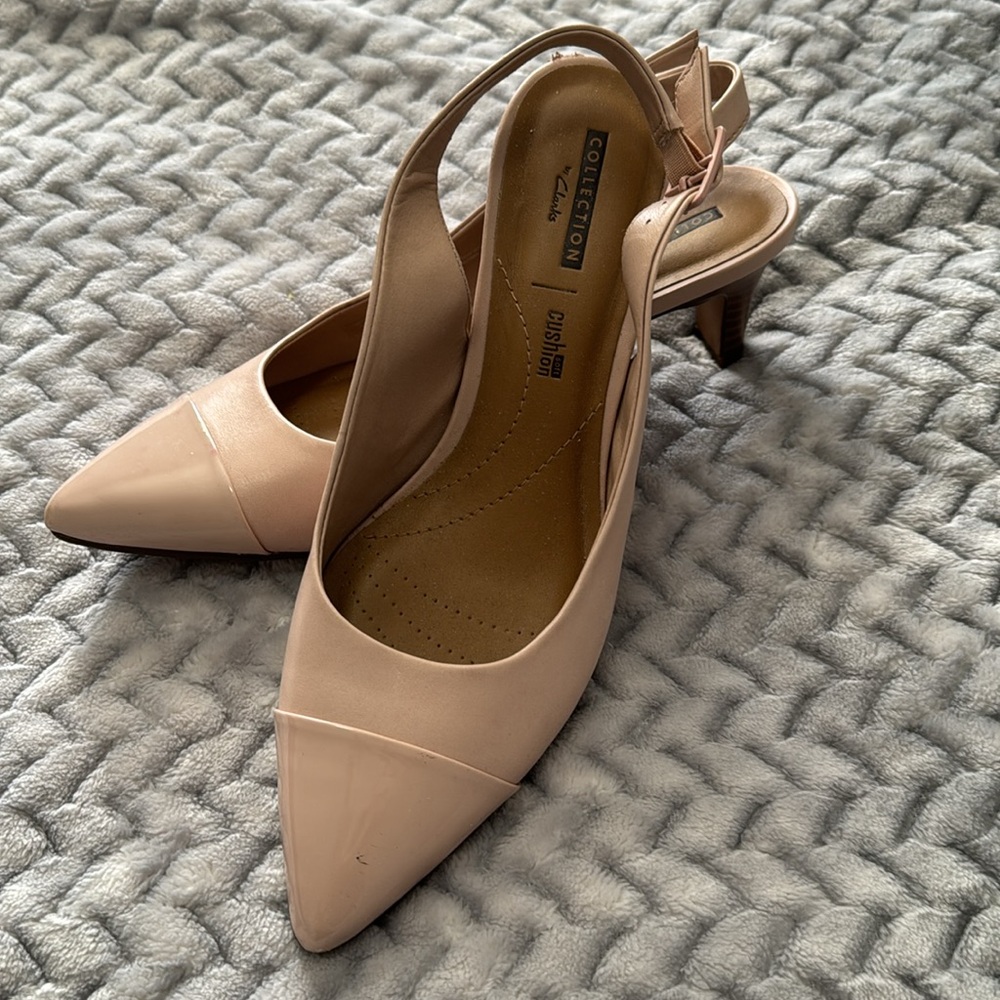 Clark Slingback Dress Shoe, Size 8.5, Colour is a Nude/Pink.